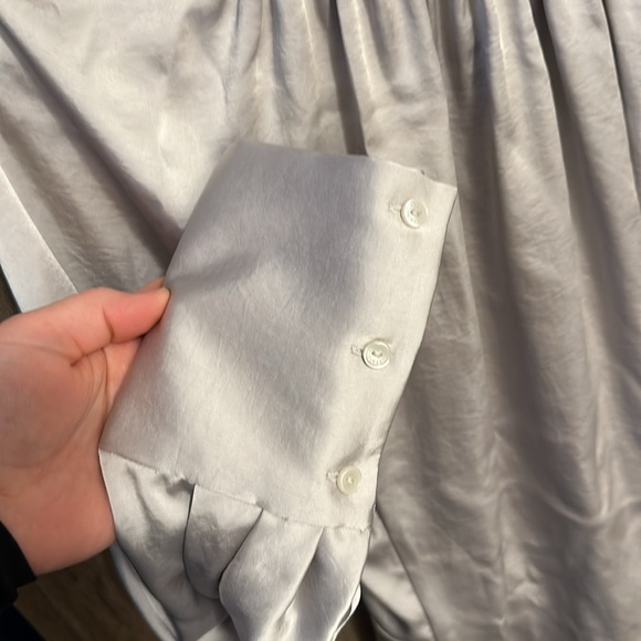 Beautiful silky blouse - Picture 2 of 5